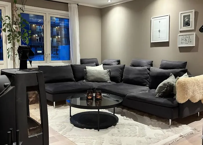 Charming Apartment Near The Woods With Parking